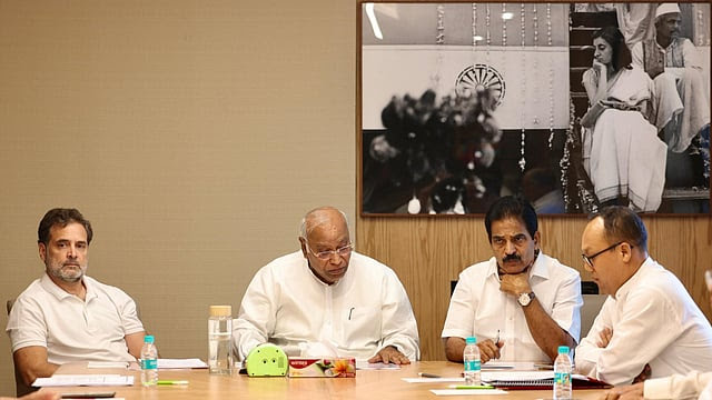 Congress Leaders Meet Manipur Delegation, Call for Urgent Political Solution